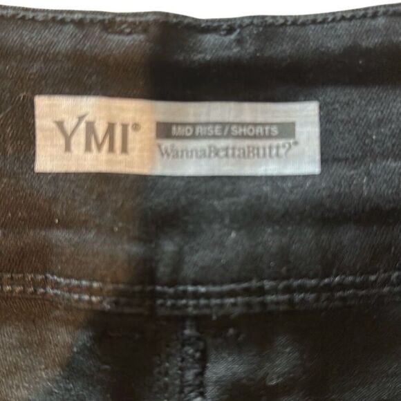 Wannabettabutt? By YMI Black Mid rise Jean shorts. Ladies size 7/28 - Picture 6 of 10